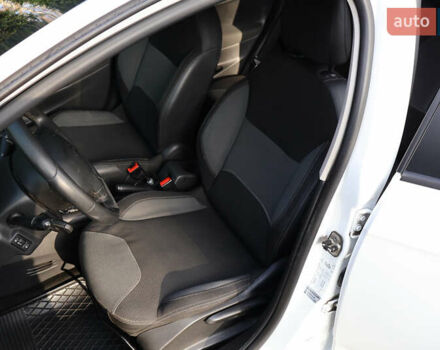 Белый Ситроен С3, объемом двигателя 1.6 л и пробегом 221 тыс. км за 5600 $, фото 20 на Automoto.ua