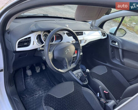 Белый Ситроен С3, объемом двигателя 1.4 л и пробегом 257 тыс. км за 5800 $, фото 8 на Automoto.ua