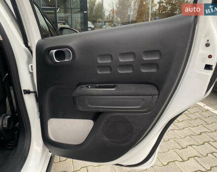 Белый Ситроен С3, объемом двигателя 1.2 л и пробегом 53 тыс. км за 12000 $, фото 16 на Automoto.ua