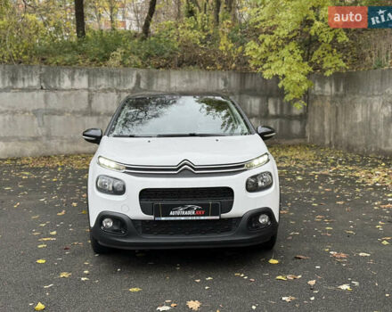 Белый Ситроен С3, объемом двигателя 1.2 л и пробегом 142 тыс. км за 12000 $, фото 1 на Automoto.ua