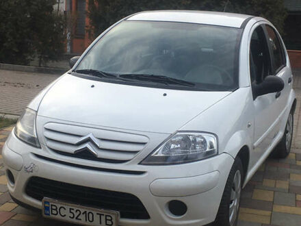 Белый Ситроен С3, объемом двигателя 1.1 л и пробегом 132 тыс. км за 4000 $, фото 1 на Automoto.ua