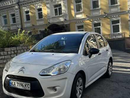 Ситроен С3 2012 в Киеве на Automoto.ua Белый Ситроен С3, объемом двигателя 1.6 л и пробегом 198 тыс. км за 5800 $, фото 1 на Automoto.ua