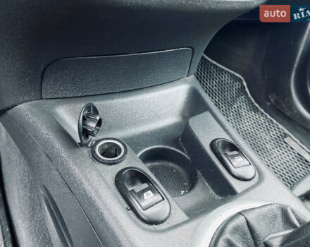 Бежевый Ситроен С3, объемом двигателя 1.36 л и пробегом 207 тыс. км за 3200 $, фото 7 на Automoto.ua