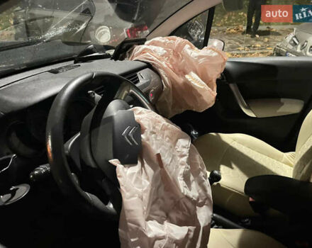 Черный Ситроен С3, объемом двигателя 1.6 л и пробегом 260 тыс. км за 2200 $, фото 8 на Automoto.ua