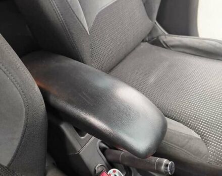 Черный Ситроен С3, объемом двигателя 1.4 л и пробегом 300 тыс. км за 5200 $, фото 17 на Automoto.ua