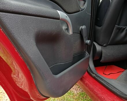 Красный Ситроен С3, объемом двигателя 1.4 л и пробегом 188 тыс. км за 3650 $, фото 4 на Automoto.ua