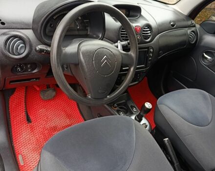 Красный Ситроен С3, объемом двигателя 1.4 л и пробегом 188 тыс. км за 3650 $, фото 5 на Automoto.ua