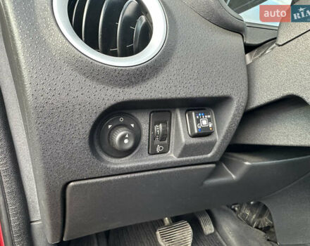 Червоний Сітроен С3, об'ємом двигуна 1.36 л та пробігом 137 тис. км за 4800 $, фото 14 на Automoto.ua