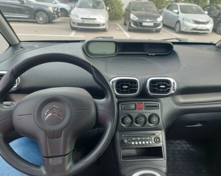 Красный Ситроен С3, объемом двигателя 1.4 л и пробегом 145 тыс. км за 6000 $, фото 5 на Automoto.ua