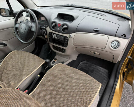 Желтый Ситроен С3, объемом двигателя 1.36 л и пробегом 273 тыс. км за 2499 $, фото 27 на Automoto.ua