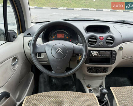 Желтый Ситроен С3, объемом двигателя 1.36 л и пробегом 273 тыс. км за 2499 $, фото 18 на Automoto.ua