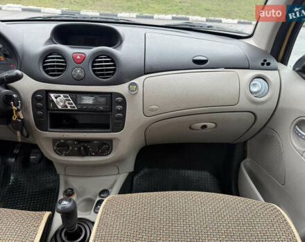 Желтый Ситроен С3, объемом двигателя 1.36 л и пробегом 273 тыс. км за 2499 $, фото 19 на Automoto.ua