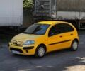 Желтый Ситроен С3, объемом двигателя 1.4 л и пробегом 248 тыс. км за 3950 $, фото 1 на Automoto.ua
