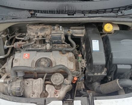 Серый Ситроен С3, объемом двигателя 1.4 л и пробегом 150 тыс. км за 4000 $, фото 7 на Automoto.ua