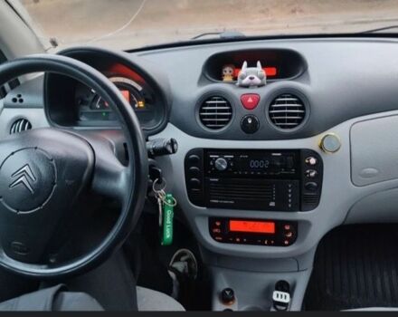 Серый Ситроен С3, объемом двигателя 1.4 л и пробегом 182 тыс. км за 2800 $, фото 5 на Automoto.ua