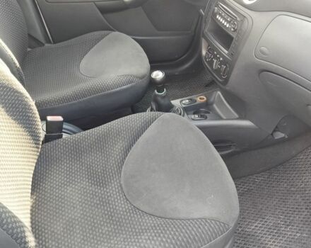 Серый Ситроен С3, объемом двигателя 1.4 л и пробегом 270 тыс. км за 3500 $, фото 4 на Automoto.ua