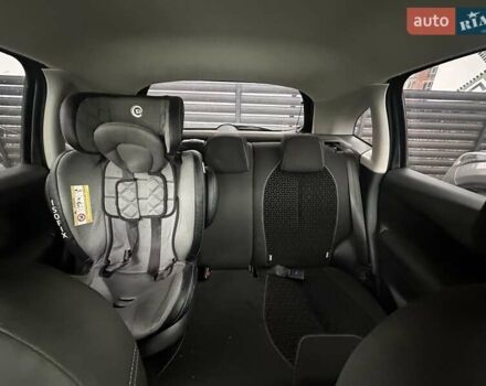 Серый Ситроен С3, объемом двигателя 1.4 л и пробегом 280 тыс. км за 4900 $, фото 7 на Automoto.ua