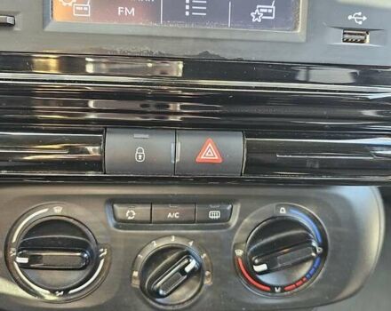 Серый Ситроен С3, объемом двигателя 1.2 л и пробегом 61 тыс. км за 9500 $, фото 38 на Automoto.ua