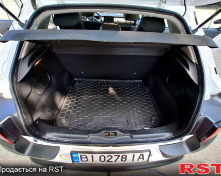 Ситроен C4 Кактус 2014 в Харькове на Automoto.ua Белый Ситроен C4 Кактус, объемом двигателя 1.2 л и пробегом 208 тыс. км за 9300 $, фото 12 на Automoto.ua