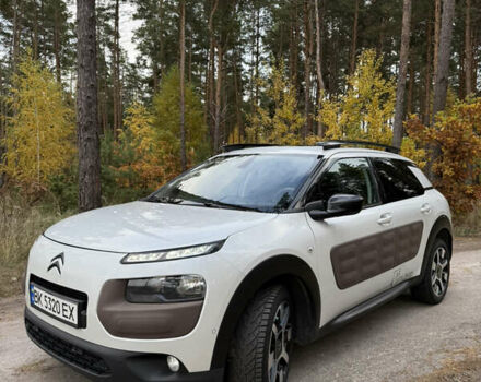 Сітроен C4 Кактус 2014 у Києві на Automoto.ua Білий Сітроен C4 Кактус, об'ємом двигуна 1.56 л та пробігом 263 тис. км за 8700 $, фото 4 на Automoto.ua