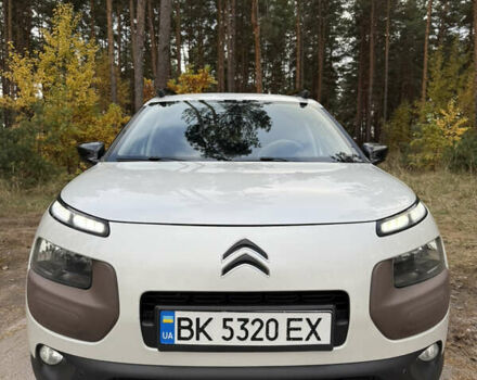 Сітроен C4 Кактус 2014 у Києві на Automoto.ua Білий Сітроен C4 Кактус, об'ємом двигуна 1.56 л та пробігом 263 тис. км за 8700 $, фото 1 на Automoto.ua