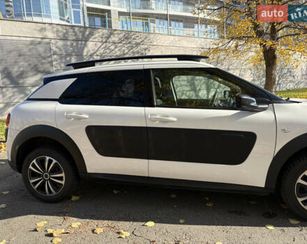 Белый Ситроен C4 Кактус, объемом двигателя 1.2 л и пробегом 138 тыс. км за 10300 $, фото 3 на Automoto.ua