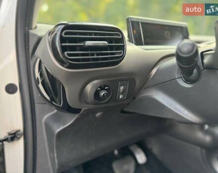 Білий Сітроен C4 Кактус, об'ємом двигуна 1.56 л та пробігом 165 тис. км за 11300 $, фото 25 на Automoto.ua