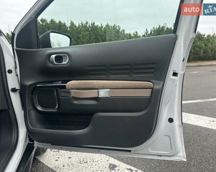 Белый Ситроен C4 Кактус, объемом двигателя 1.2 л и пробегом 90 тыс. км за 13299 $, фото 31 на Automoto.ua