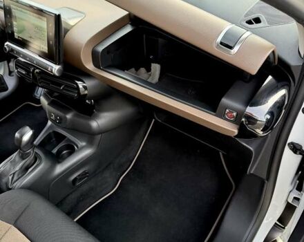 Белый Ситроен C4 Кактус, объемом двигателя 1.2 л и пробегом 90 тыс. км за 13500 $, фото 28 на Automoto.ua