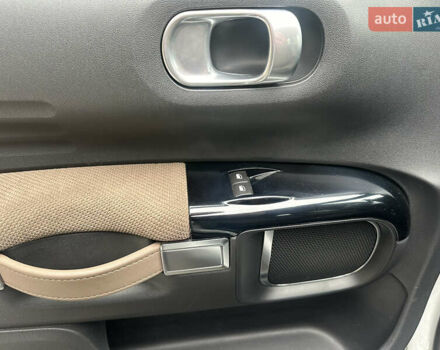 Белый Ситроен C4 Кактус, объемом двигателя 1.2 л и пробегом 90 тыс. км за 13299 $, фото 8 на Automoto.ua