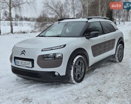 Белый Ситроен C4 Кактус, объемом двигателя 1.6 л и пробегом 219 тыс. км за 9200 $, фото 1 на Automoto.ua