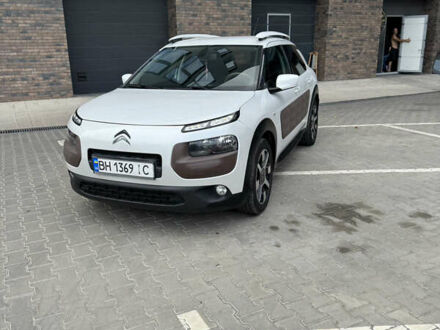 Ситроен C4 Кактус 2016 в Одессе на Automoto.ua Белый Ситроен C4 Кактус, объемом двигателя 1.56 л и пробегом 236 тыс. км за 8499 $, фото 1 на Automoto.ua
