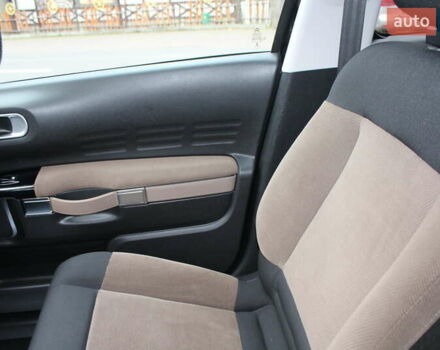 Чорний Сітроен C4 Кактус, об'ємом двигуна 1.2 л та пробігом 133 тис. км за 9890 $, фото 65 на Automoto.ua