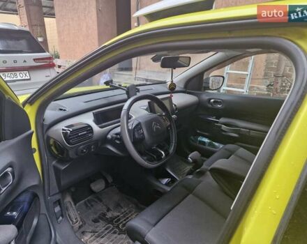 Желтый Ситроен C4 Кактус, объемом двигателя 1.56 л и пробегом 67 тыс. км за 11500 $, фото 5 на Automoto.ua