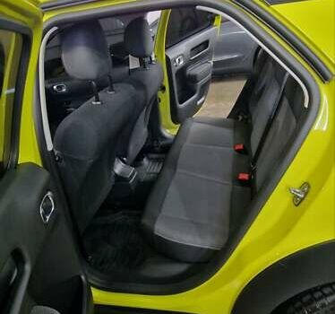 Желтый Ситроен C4 Кактус, объемом двигателя 1.56 л и пробегом 57 тыс. км за 14000 $, фото 7 на Automoto.ua