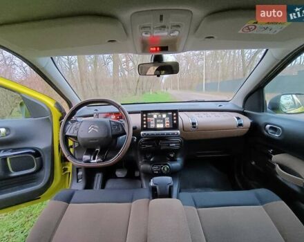 Желтый Ситроен C4 Кактус, объемом двигателя 1.56 л и пробегом 106 тыс. км за 11800 $, фото 26 на Automoto.ua