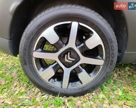 Желтый Ситроен C4 Кактус, объемом двигателя 1.56 л и пробегом 106 тыс. км за 11800 $, фото 75 на Automoto.ua