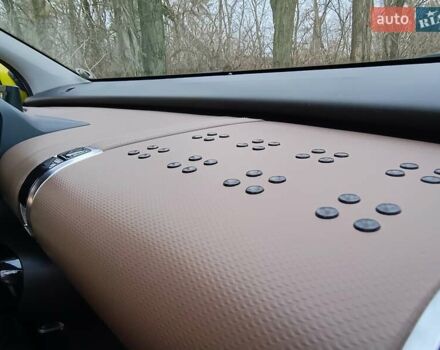 Желтый Ситроен C4 Кактус, объемом двигателя 1.56 л и пробегом 106 тыс. км за 11800 $, фото 31 на Automoto.ua