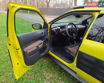 Желтый Ситроен C4 Кактус, объемом двигателя 1.56 л и пробегом 106 тыс. км за 11800 $, фото 12 на Automoto.ua