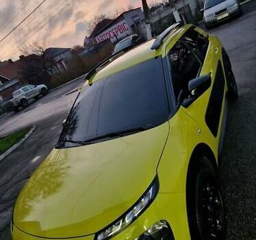 Желтый Ситроен C4 Кактус, объемом двигателя 1.56 л и пробегом 57 тыс. км за 14000 $, фото 5 на Automoto.ua