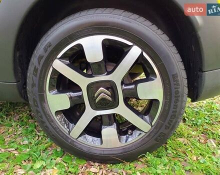 Желтый Ситроен C4 Кактус, объемом двигателя 1.56 л и пробегом 106 тыс. км за 11800 $, фото 72 на Automoto.ua