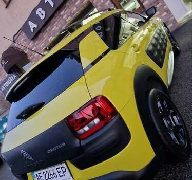 Желтый Ситроен C4 Кактус, объемом двигателя 1.56 л и пробегом 57 тыс. км за 14000 $, фото 2 на Automoto.ua