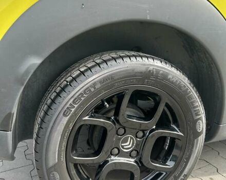 Желтый Ситроен C4 Кактус, объемом двигателя 1.2 л и пробегом 108 тыс. км за 14490 $, фото 8 на Automoto.ua