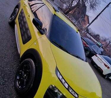 Желтый Ситроен C4 Кактус, объемом двигателя 1.56 л и пробегом 57 тыс. км за 14000 $, фото 1 на Automoto.ua