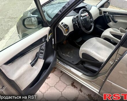 Бежевый Ситроен Ц4 Гранд Пикассо, объемом двигателя 1.6 л и пробегом 260 тыс. км за 5000 $, фото 9 на Automoto.ua