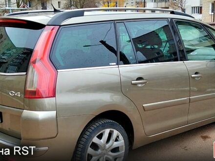 Сітроен Ц4 Гранд Пікассо 2008 у Коростене на Automoto.ua Коричневий Сітроен Ц4 Гранд Пікассо, об'ємом двигуна 1.6 л та пробігом 233 тис. км за 6300 $, фото 1 на Automoto.ua