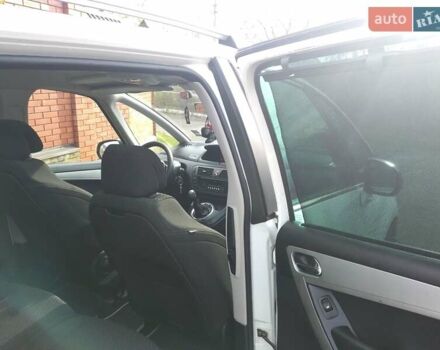 Білий Сітроен С4 Пікассо, об'ємом двигуна 1.6 л та пробігом 240 тис. км за 5550 $, фото 26 на Automoto.ua