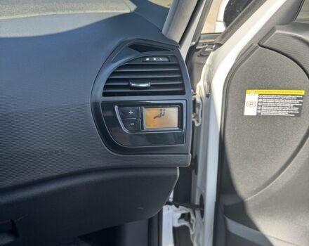 Белый Ситроен С4 Пикассо, объемом двигателя 2 л и пробегом 268 тыс. км за 8300 $, фото 10 на Automoto.ua