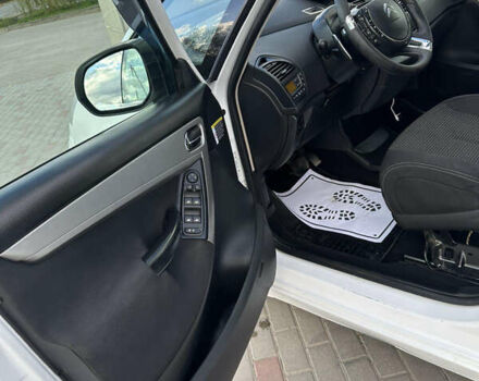 Ситроен С4 Пикассо 2012 в Городенке на Automoto.ua Белый Ситроен С4 Пикассо, объемом двигателя 1.56 л и пробегом 260 тыс. км за 6500 $, фото 8 на Automoto.ua