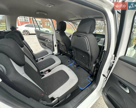 Білий Сітроен С4 Пікассо, об'ємом двигуна 1.56 л та пробігом 286 тис. км за 8300 $, фото 7 на Automoto.ua